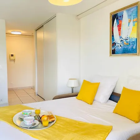 A 300 M De La Plage Apartment *