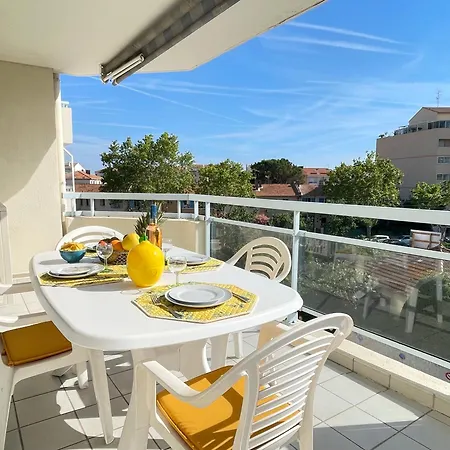 A 300 M De La Plage Frejus